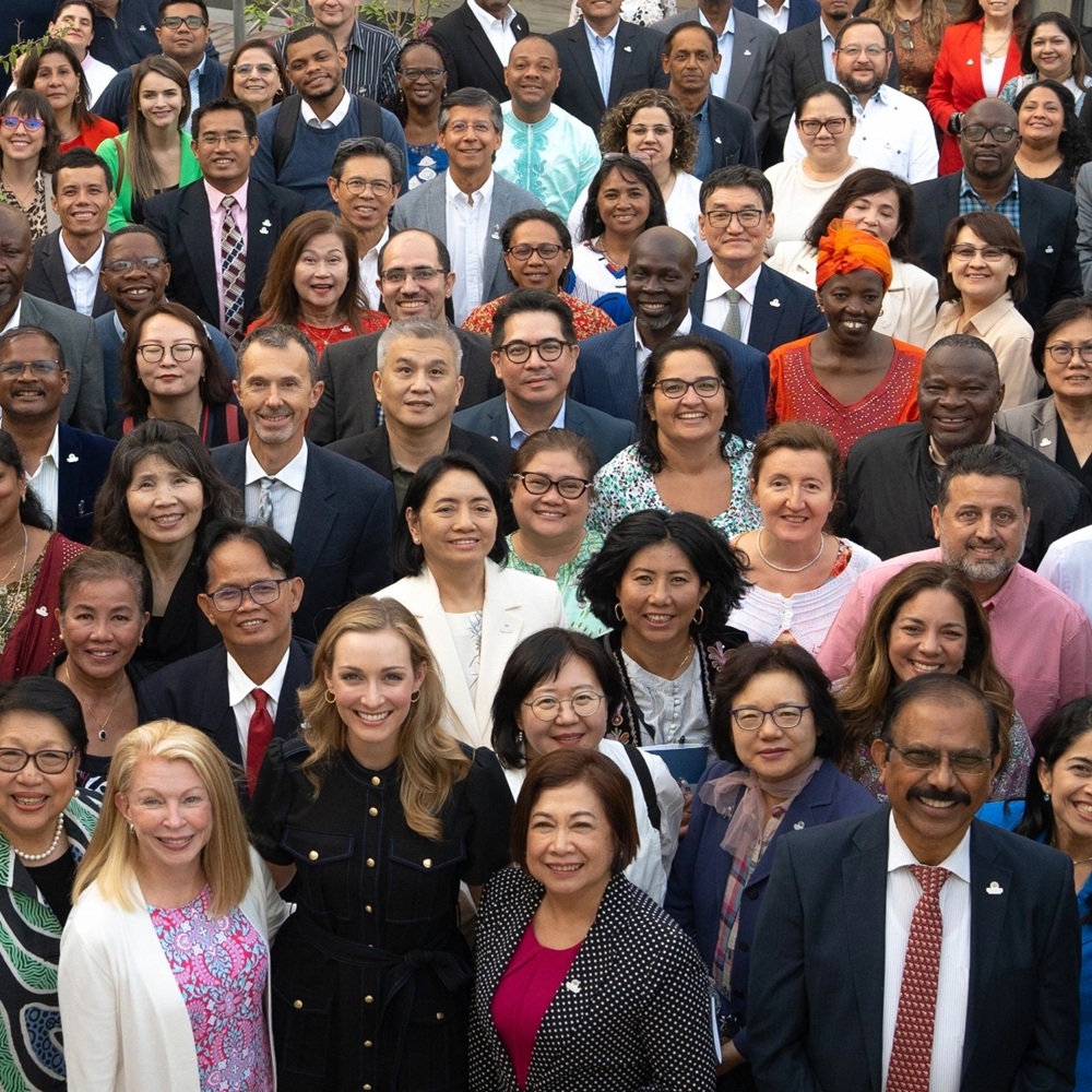 LEADERS ARE CHANGE-MAKERS – img